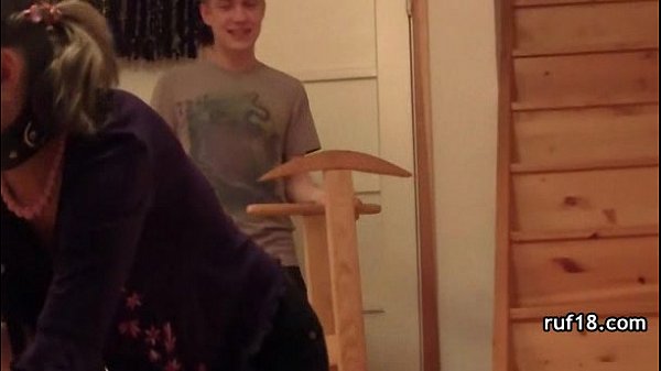 Teen bondage 5: Jongen in strikken