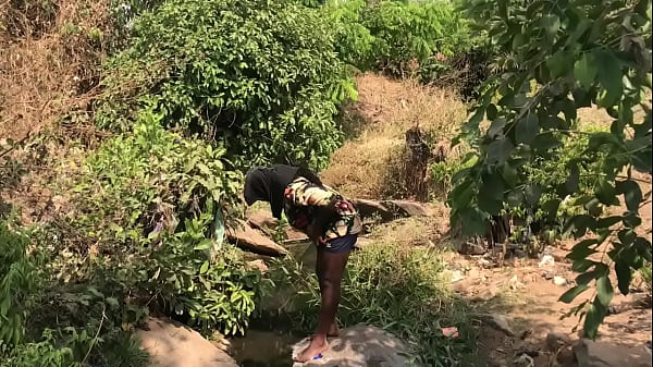 SEX OUTDOOR BY THE RIVER BANK