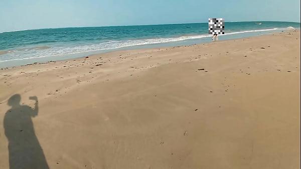 Sexo arriesgado en la playa pública con mi hermana.