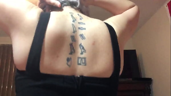 wife shaking her ass for me part 2 Thumbnail