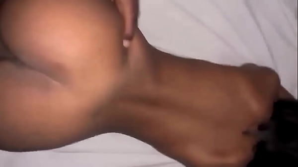 Reggeli dugás latin csajjal