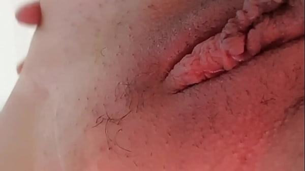 ESFREGUEI DE UM JEITO QUE VOCÊ NEIM IMAGINA... MEU CLITÓRIS FICOU MACIO E HIDRATADO...