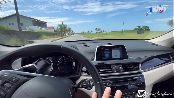 Comi a morena gostosa em um quiosque abandonado que estava na praia, safada casada ainda ganhou leitinho na boca!