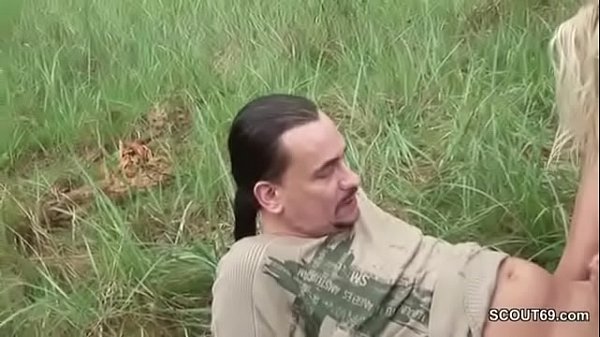 ❤️ Notgeile Politesse btkommt einen Fick statt Knolle Outdoor XXX Video