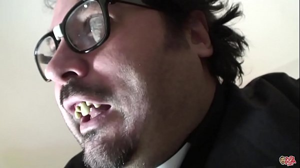 Padre Estoy Poseída. El monaguillo saca ese demonio a pollazos