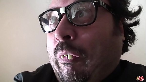 Padre Estoy Poseída. El monaguillo saca ese demonio a pollazos