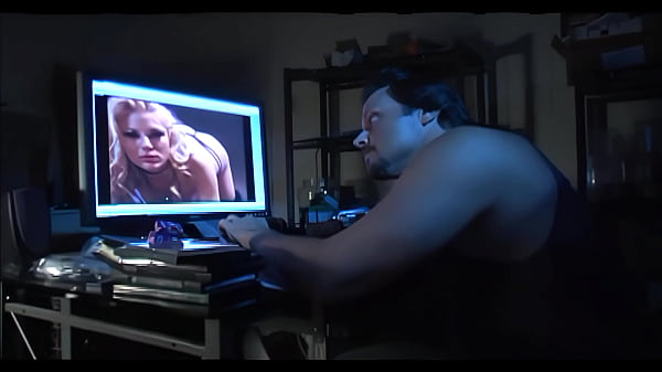 Um pau enorme estica o cuzinho apertado dessa asiática gostosa até ela gritar