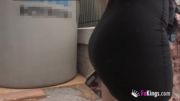 ARIS DARK IS BACK! She's horny and wants to make the people of the streets horny as well