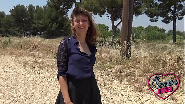 Melany, belle coquine baisée dans un trio FFH