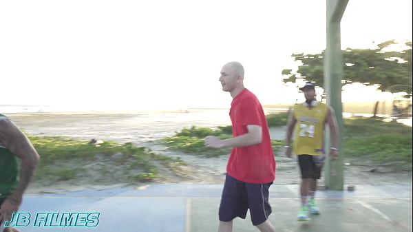TIME DE BASQUETE FODE TORCEDORAS EM UMA SURUBA