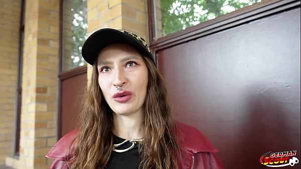 GERMAN SCOUT - Mari Moon, uma ucraniana magra, goza acidentalmente no olho durante um casting para encontros em Berlim