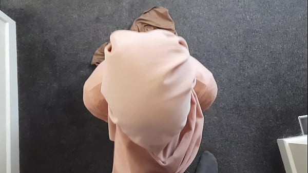 Muslim arab girlfriend in hijab was fucked in her creamy pussy while praying. Hijab blowjob.