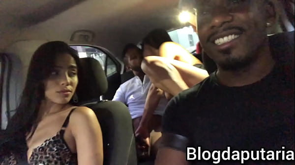 Casal inventa de foder dentro do carro do casal porra loka e acabo dando merda.: