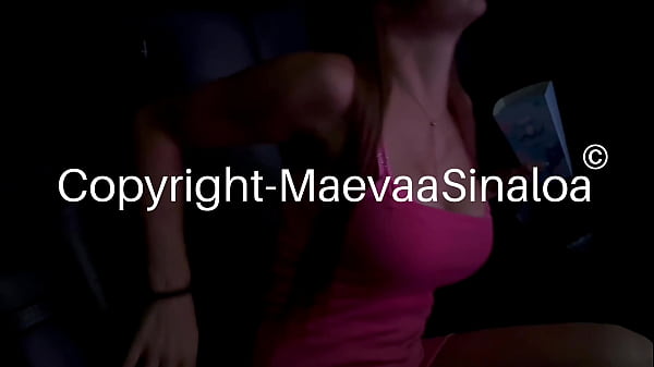 Maevaa Sinaloa - je me fais baise et remplir la chatte pendant la séance de cinéma du film Barbie