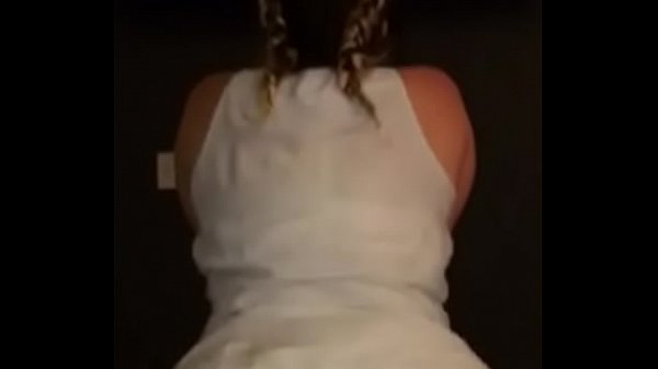 Comendo Minha Esposa Enquanto Assistimos Série