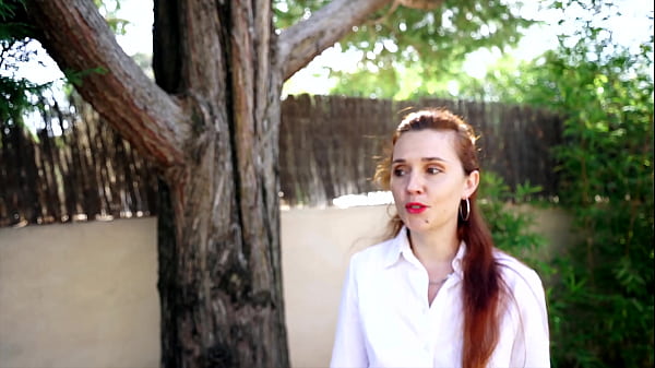 Infirmière rousse à petits seins passe son premier casting X