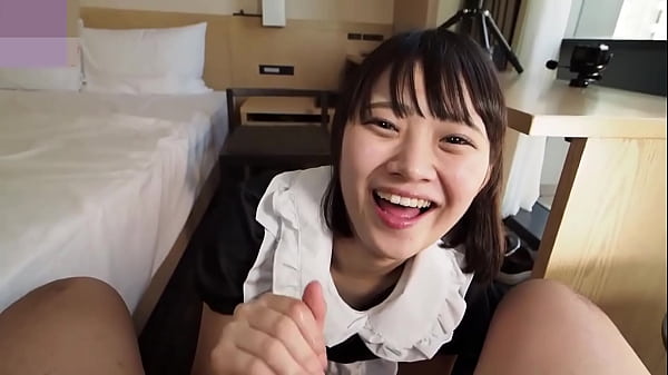 Beleza japonesa. Nonomiya-chan de cabelos pretos e seios grandes, sexo com creampie, boquete e ejaculação oral, bebendo esperma. Sem censura. Linda buceta raspada. Cosplay de empregada