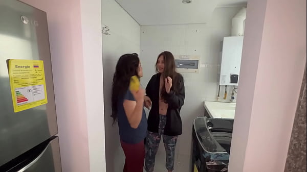 Mi novia me descubre siendo infiel en una llamada caliente mientras la tenemos en la habitación de invitados