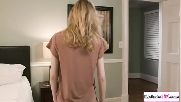 Babe spreads her legs after knowing im buying a wedding ring