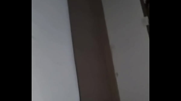 Por primera vez una verga diferente a la de mi marido entra en mi culo. Esposo cornudo graba mientras el uber le rompe el culo bien duro a su esposa. Ya quiero una DP anal.