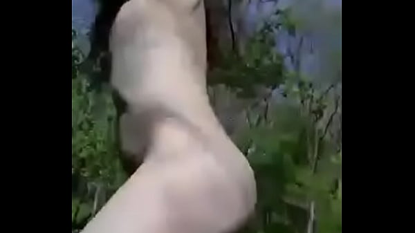 Meztelen kurva kint a szabadban felizgult