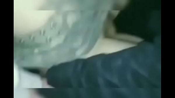 kurwa daje nieznajomym dupy na parkingu obok dyskoteki