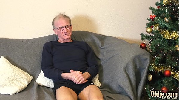 man fucks 18 year old girl she swallows all his cum
