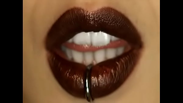 Enjoying The Bar’s Off Season By Fucking The Sexy Cougar At The Bar