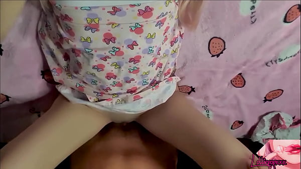 Hijastra! Me encanta mi vestidito nuevo, creo que a mi papi no mucho por que me lo levanta