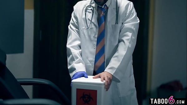 Insemination of MILF Siri Dahl by a dirty doctor with a high success rate