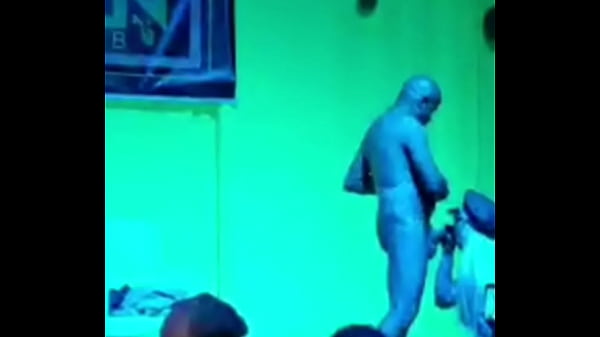 Katharine Madrid levando pau do kidbengala em Belém do Pará