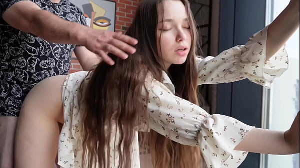 A testvérem szívesen dug a padlón