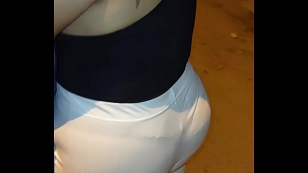 ASSEDIANDO UMA MILF VENEZUELANA MADURA COM UMA BUNDA GRANDE NAS RUAS DE LIMA COM LINHA VERMELHA PARA FODER - ORAL COMPLETO