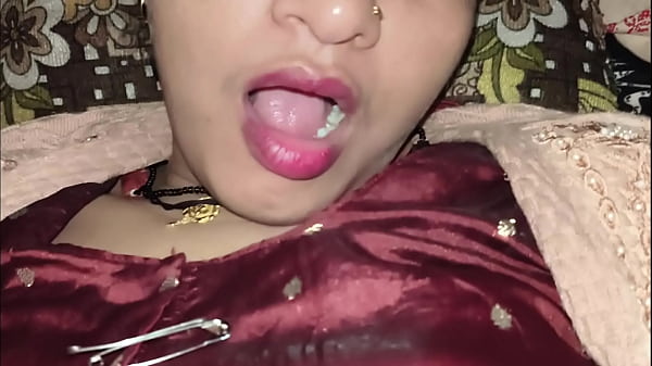 Valódi testvér kielégíti vágyát a bátyjával a nappaliban