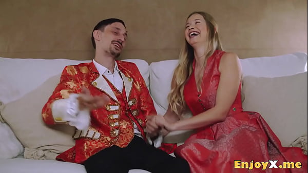 Dissolute platinum-blonde with bald twat stiffly worships to fellate man rod – enjoy the best XXX porn!