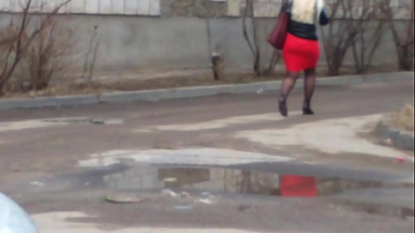 Big ass in red skirt Thumbnail