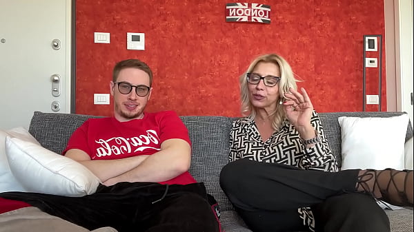 ISIDE72 ITALIANA SIGNORA SPOSATA SUCCHIA IL CAZZO DI MAX FELICITAS E SI FA SCOPARE A PECORA PRENDENDO TUTTA LA SBORRA