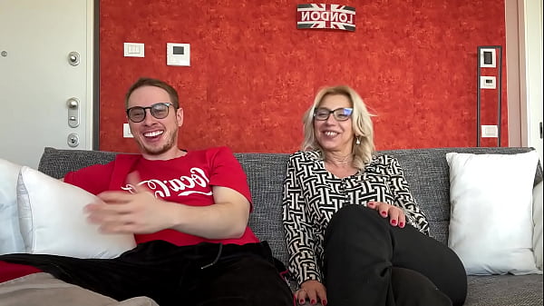 ISIDE72 ITALIANA SIGNORA SPOSATA SUCCHIA IL CAZZO DI MAX FELICITAS E SI FA SCOPARE A PECORA PRENDENDO TUTTA LA SBORRA