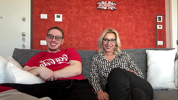 ISIDE72 ITALIANA SIGNORA SPOSATA SUCCHIA IL CAZZO DI MAX FELICITAS E SI FA SCOPARE A PECORA PRENDENDO TUTTA LA SBORRA