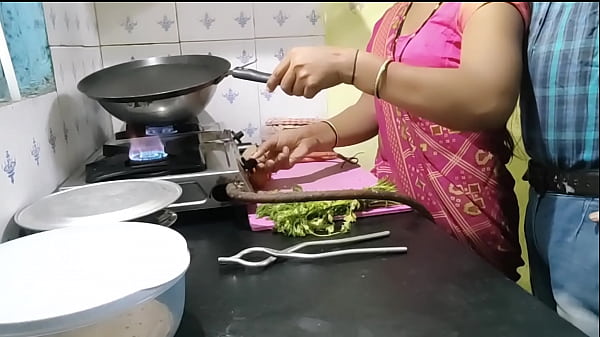 गाव की गवार लड़कि ने अच्छे साडी पहनकर बॉस से चुदाई की मुंबई आशु
