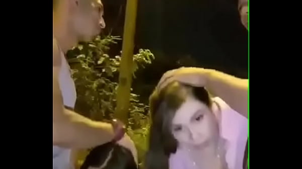 Se ponen a mamar en la calle, intercambian parejas. Swinger