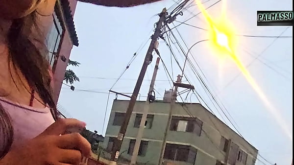 Na rua deixei um estranho me levar para o hotel e me foder forte em troca de pagar minha faculdade