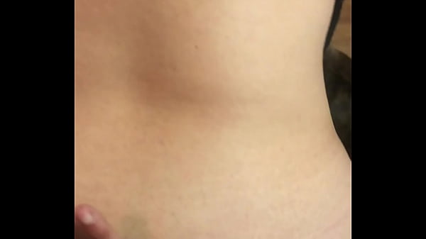 Uma rapidinha com a tia mordendo o cuzinho