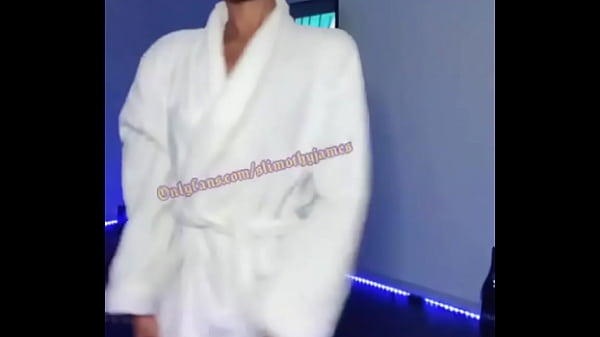 Sentando no pau Fazendo desafio do Tic tok