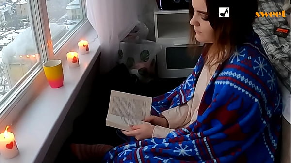 Романтический секс возле панорамного окна