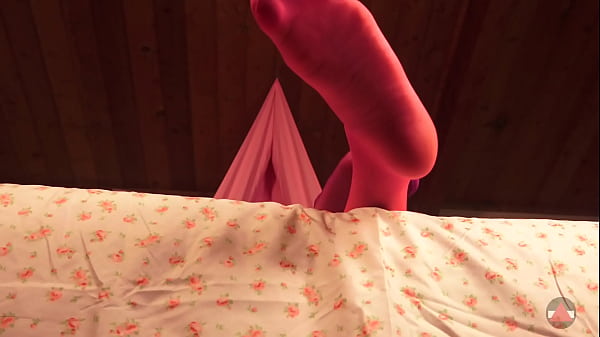 Meia-calça sexy provocando os pés