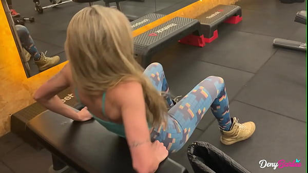 Milf gostosa encontra fã depois da academia e faz ele ir para casa com ela comer seu cu sem camisinha (ANAL) - www.denybarbie.com.br