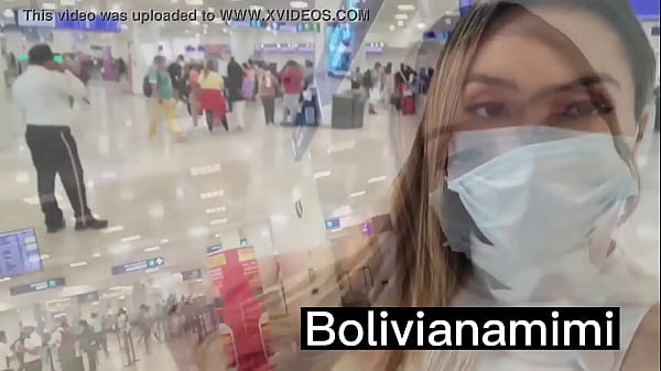 Sem calcinha no aeroporto de Cancun    Video completo no bolivianamimi.tv