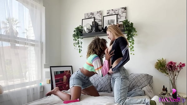 Női orgazmusok és nedves punci nyalás