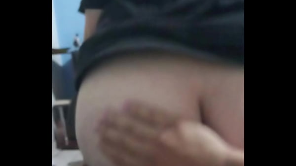 Ela senta em mim gemendo gostoso que nem uma puta, e ainda fodo de quatro